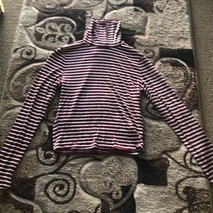 A cute cropped shirt.